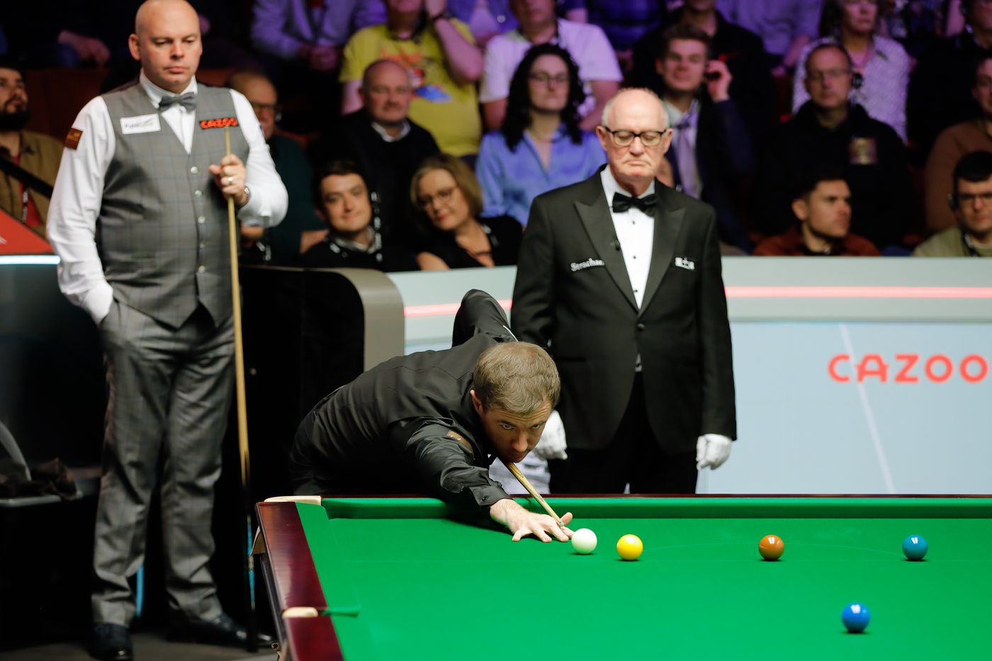 Bingham In Front Against Lisowski - World Snooker Tour